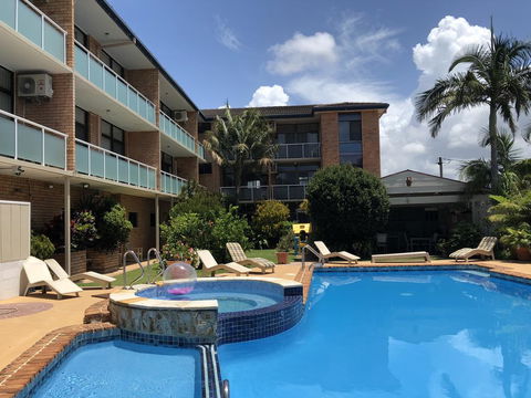 The Tahitian Holiday Apartments - Sunshine Coast Guide 0