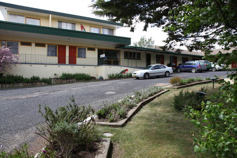 Titania Motel - Sunshine Coast Guide 1