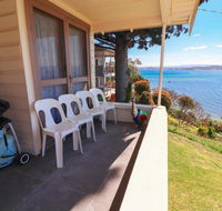 Tommy's Lakehouse - Sunshine Coast Guide