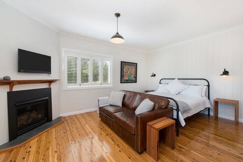 Toms Cottage - Wilgowrah -A Country Escape - Sunshine Coast Guide 1