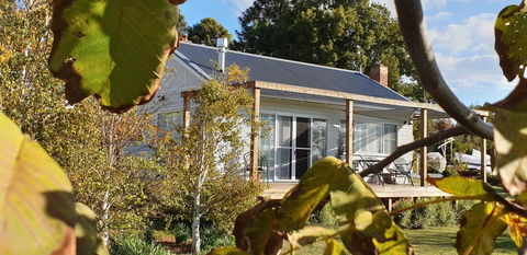 Toms Cottage - Wilgowrah -A Country Escape - Sunshine Coast Guide 0