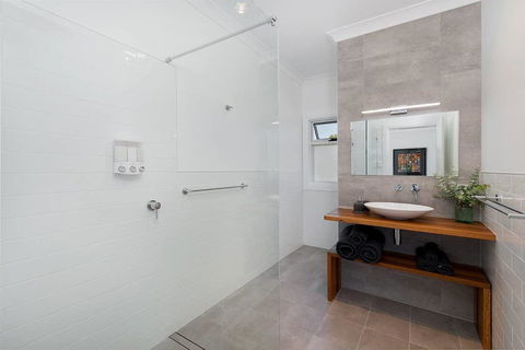 Toms Cottage - Wilgowrah -A Country Escape - Sunshine Coast Guide 3