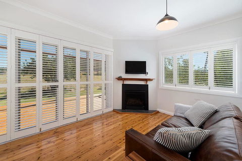 Toms Cottage - Wilgowrah -A Country Escape - Sunshine Coast Guide 2