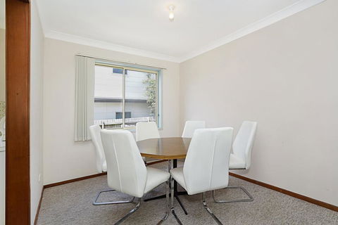 Toowoon Bay Townhouse, Unit 6 - Sunshine Coast Guide 2