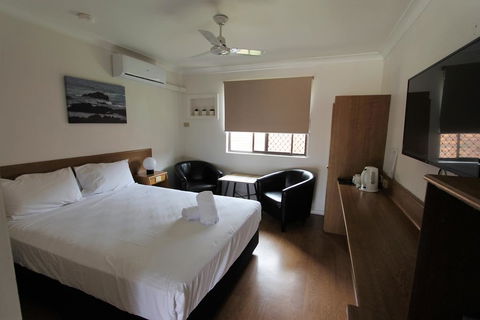 Toreador Motel - Sunshine Coast Guide 1