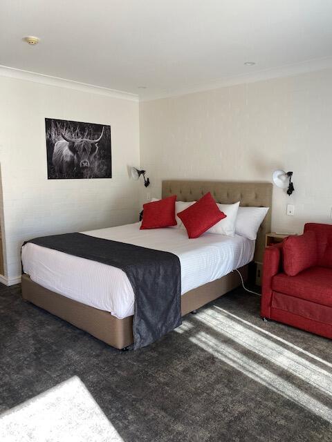 Town Square Motel - Sunshine Coast Guide 3
