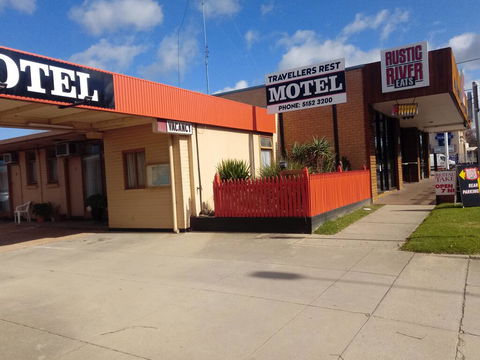 Travellers Rest Motel - Sunshine Coast Guide 0