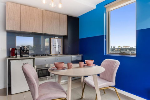 Trendy And Central One Bed Apartment With Views - Sunshine Coast Guide 3