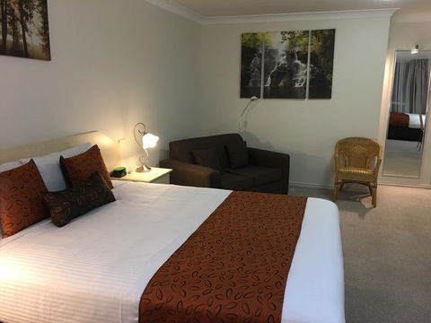 Tuckerbox Motor Inn - Sunshine Coast Guide 0