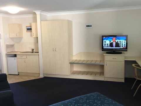 Tuckerbox Motor Inn - Sunshine Coast Guide 2
