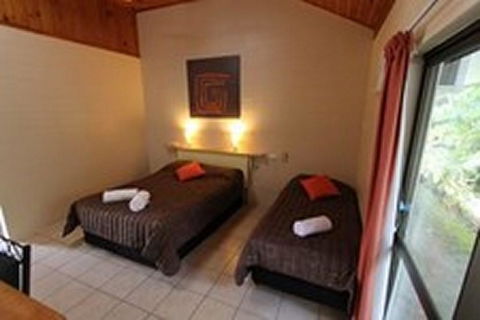 Tully Motel - Sunshine Coast Guide 2