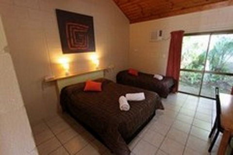 Tully Motel - Sunshine Coast Guide 1
