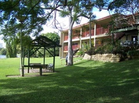 Tweed River Motel - Sunshine Coast Guide 0