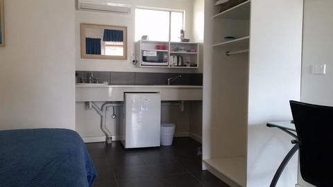 Tweed River Motel - Sunshine Coast Guide 1