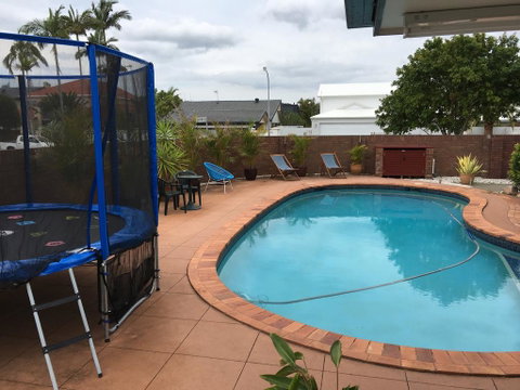 Two Bedroom Guesthouse Bundall - Sunshine Coast Guide 2