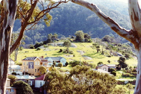 Two Story Bed And Breakfast - Sunshine Coast Guide 2