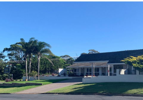 Ulladulla Motel - Sunshine Coast Guide 1