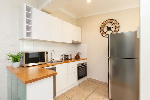 Ultimo 1 Bedroom House With Parking - Nice And Quiet - Sunshine Coast Guide 3