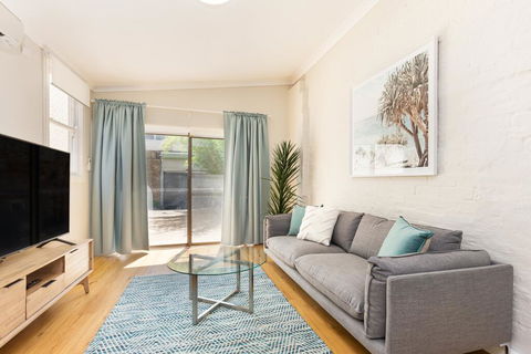 Ultimo 1 Bedroom House With Parking - Nice And Quiet - Sunshine Coast Guide 1