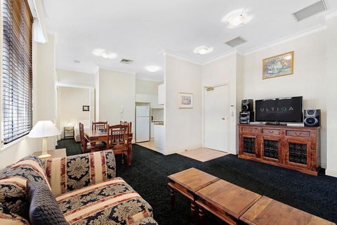 ULTIQA Rothbury Hotel - Sunshine Coast Guide 3