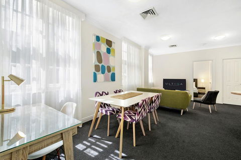 ULTIQA Rothbury Hotel - Sunshine Coast Guide 2