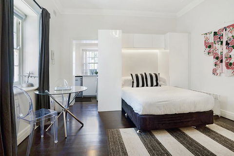 Unbeatably Located Art Deco Surry Hills Studio - Sunshine Coast Guide 1