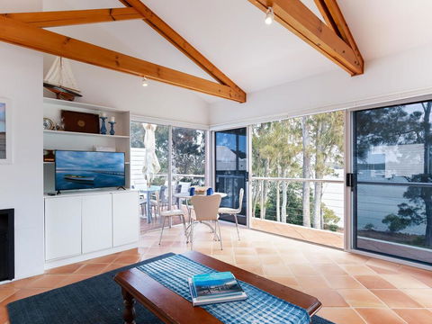 Unit 1 44 Danalene Pde Fantastic Waterfront Property With Air Con - Sunshine Coast Guide 3