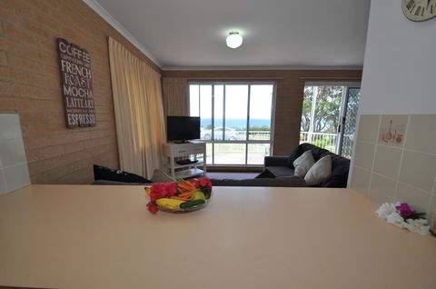 Unit 1, Countess Court - Sunshine Coast Guide 3