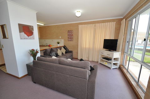 Unit 1, Countess Court - Sunshine Coast Guide 1