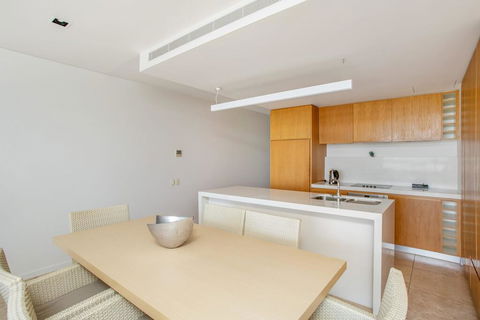 Unit 101 Plantation Resort - Rainbow Beach, Plantation Resort, Second Floor, Aircon, Pool, Spa - Sunshine Coast Guide 2