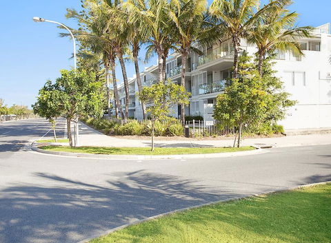 Unit 101 Plantation Resort - Rainbow Beach, Plantation Resort, Second Floor, Aircon, Pool, Spa - Sunshine Coast Guide 0