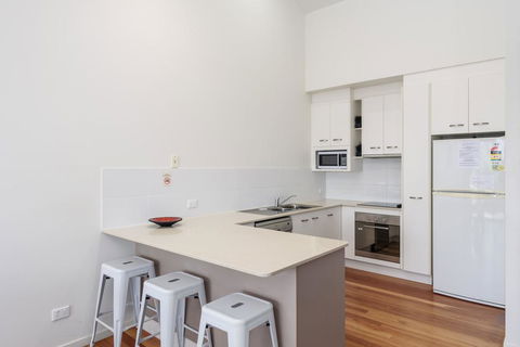 Unit 2 Rainbow Surf - Modern, Double Storey Townhouse With Large Shared Pool, Close To Beach And Shops - Sunshine Coast Guide 1