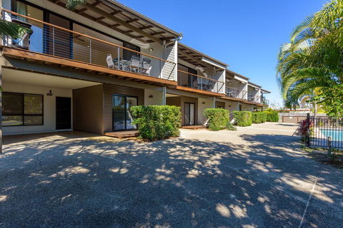 Unit 2 Rainbow Surf - Modern, Double Storey Townhouse With Large Shared Pool, Close To Beach And Shops - Sunshine Coast Guide 0