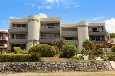 Unit 2, Biriny Lodge, 1686-1689 David Low Way Coolum Beach - Sunshine Coast Guide 0