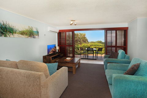Unit 2, Biriny Lodge, 1686-1689 David Low Way Coolum Beach - Sunshine Coast Guide 3
