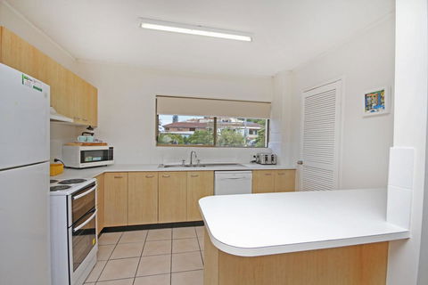 Unit 2, Cooltoro Court, 7 Frank Street Coolum Beach, 400 BOND, LINEN INCLUDED - Sunshine Coast Guide 3
