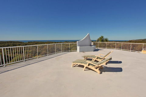 Unit 4, Coolum Sands Apartments, 34 First Avenue Coolum Beach, 400 BOND, LINEN SUPPLIED - Sunshine Coast Guide 3