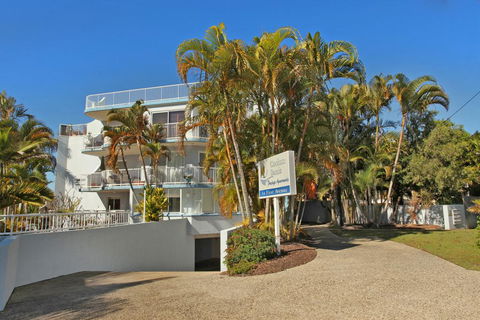Unit 4, Coolum Sands Apartments, 34 First Avenue Coolum Beach, 400 BOND, LINEN SUPPLIED - Sunshine Coast Guide 2