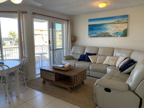 Unit 6 'mainsail Apartments' Free Wifi! - Sunshine Coast Guide 0