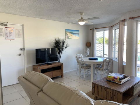 Unit 6 'mainsail Apartments' Free Wifi! - Sunshine Coast Guide 2