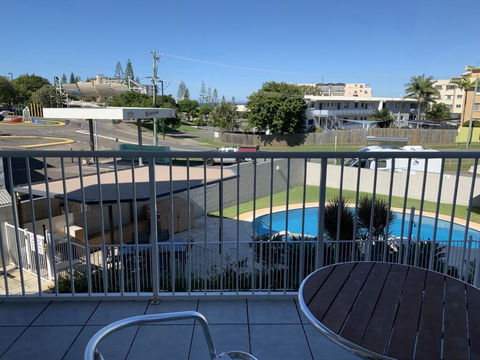 Unit 6 'mainsail Apartments' Free Wifi! - Sunshine Coast Guide 1
