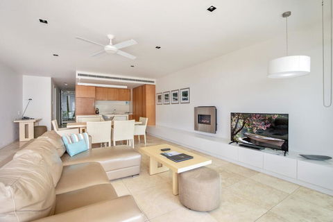 Unit 7 Plantation Resort - Rainbow Beach, Air Conditioned, Pool And Outdoor Spa, Plantation Resort - Sunshine Coast Guide 3