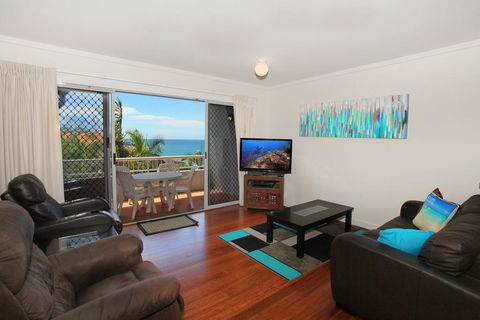 Unit 9, Coolum Blueseas Apartments, 59-61 Coolum Tce, Coolum Beach, 400 BOND, LINEN INCLUDED - Sunshine Coast Guide 2