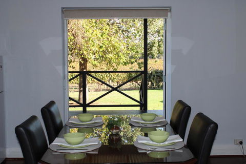 Upper Reach Spa Cottage - Sunshine Coast Guide 2