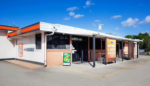 Upper Ross Hotel - Sunshine Coast Guide 0