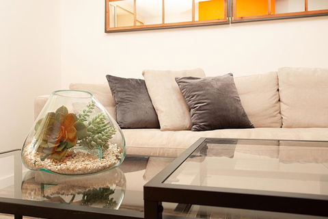 Urban Rest - Young St - Sunshine Coast Guide 1