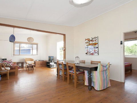 Urchins - Funky Comfort And Style - Sunshine Coast Guide 3