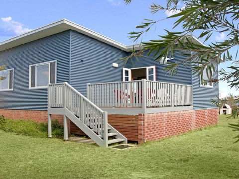 Urchins - Funky Comfort And Style - Sunshine Coast Guide 0