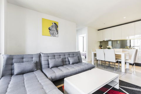 UWS Madison Melbourne CBD Apartment - Sunshine Coast Guide 0