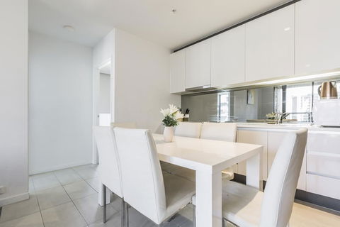 UWS Madison Melbourne CBD Apartment - Sunshine Coast Guide 3